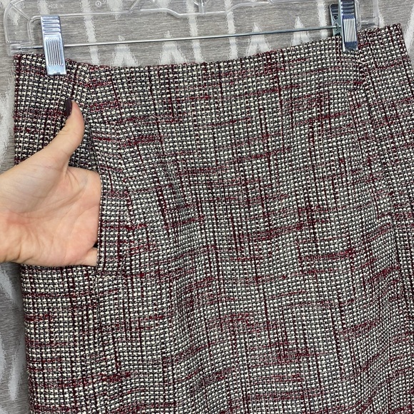 Banana Republic Mini Skirt Tweed Black, Cream, & Magenta / Red Lined. Size: 6 - Picture 5 of 6